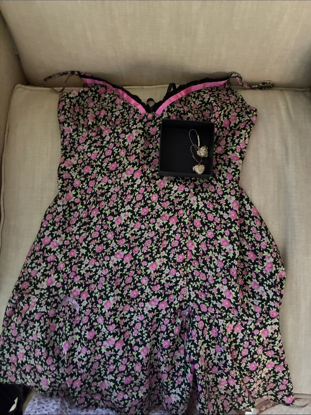 Betsey Johnson Sweetheart Slip and Earring Bundle